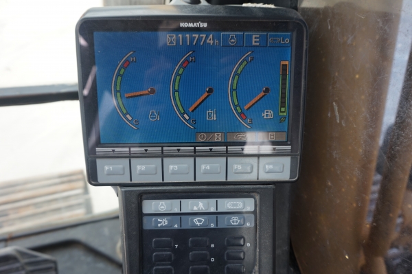 ขายรถแบคโฮ KOMATSU PC200-8 พร้อมทะเบียน (ผ่อนเดือนละ 33,000 บาท)