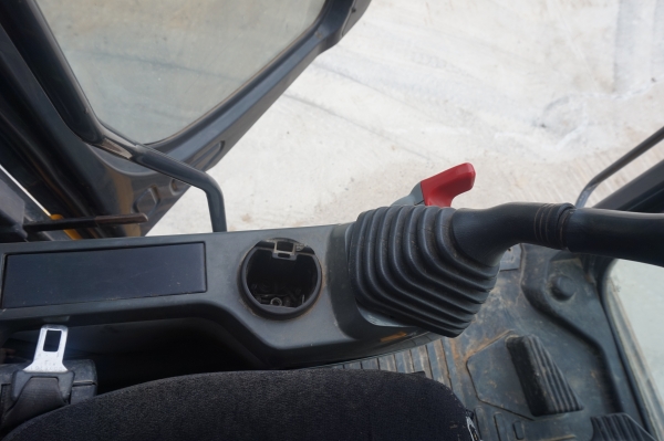 ขายรถแบคโฮ KOMATSU PC200-8 พร้อมทะเบียน (ผ่อนเดือนละ 33,000 บาท)