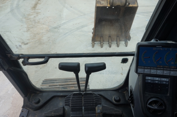 ขายรถแบคโฮ KOMATSU PC200-8 พร้อมทะเบียน (ผ่อนเดือนละ 33,000 บาท)