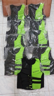 ขายเสื้อชูชีพมีหลายแบบหลายยี่ห้อหลายไซร์