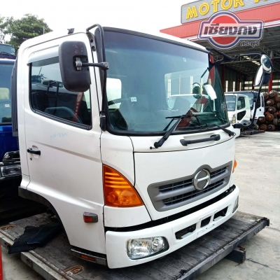 หัวเก๋ง HINO MEGA FC  (ไม่มีแคปหลัง) หัวญี่ปุ่น สีขาวเนียนๆ