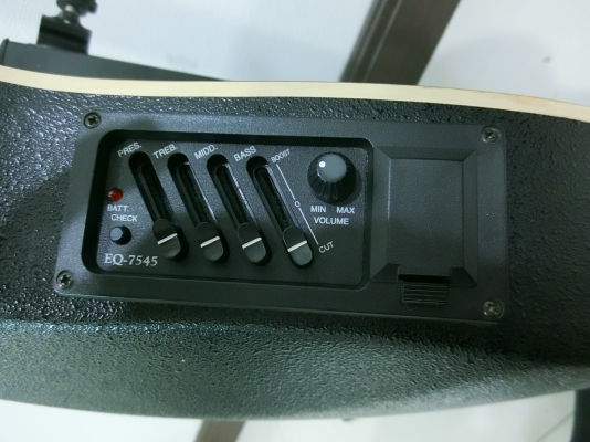 กีต้าร์โปร่งหลังเต่าไฟฟ้า Corina ตัวใหญ่ รุ่น SSC-303EQ Made in Korea EQ ถ่าน 4 ช่อง ของใหม่