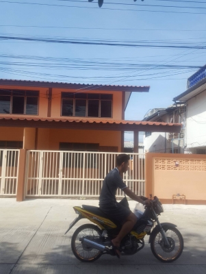 ขายบ้านทาวน์เฮาส์2ชั้นราคา2200000โทร0643130366