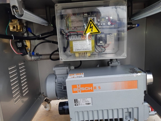 แวคคั่มแพคกิ้งแพคได้กว้าง40ยาว75 เซ็น ราคาชุดละ55,000 บาทมี2ชุด