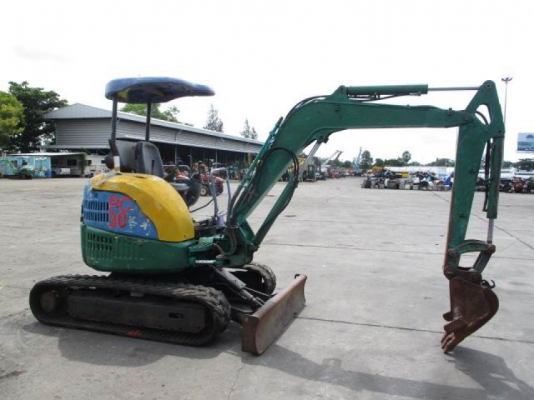 ขาย komatsu pc30 mr1รุ่น9 เก่าญี่ปุ่นไม่เคยใช้งานในไทย 0898374018