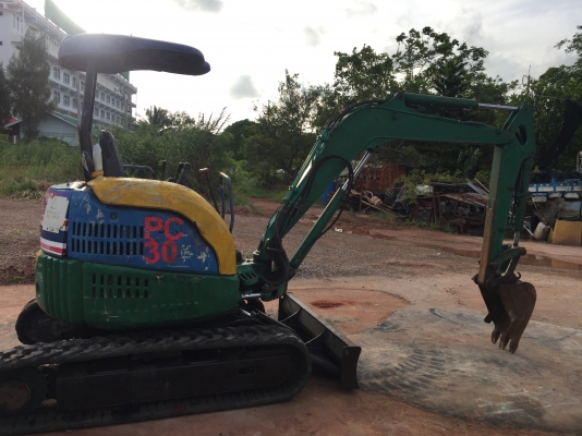 ขาย komatsu pc30 mr1รุ่น9 เก่าญี่ปุ่นไม่เคยใช้งานในไทย 0898374018