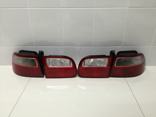 ขายไฟท้ายรถยนต์ HONDA รุ่น CIVIC 3 DOOR สีขาวแดง