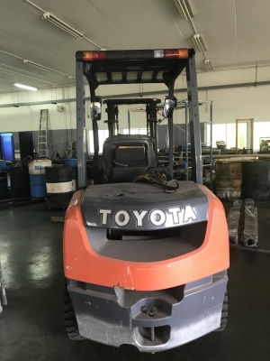 ขายด่วนครับ รถโฟคลิฟล์ TOYOTA 62-8 FD30 3ตัน รถสวยพร้อมใช้งานครับ