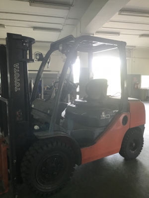 ขายด่วนครับ รถโฟคลิฟล์ TOYOTA 62-8 FD30 3ตัน รถสวยพร้อมใช้งานครับ