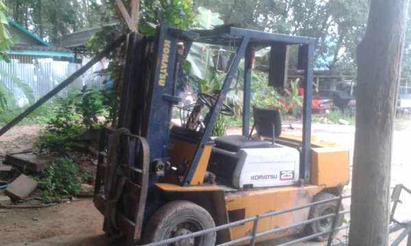 ขายโฟคลิฟ komatshu 2.5 T