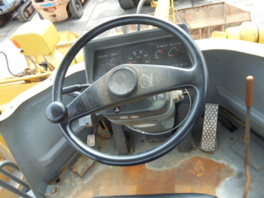 ขายรถตักล้อยาง KOMATSU WA100-1 (สภาพดี) ขายรถตักล้อยาง KOMATSU WA100-1 (สภาพดี)