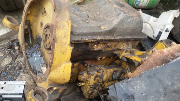 เสื้อสูบ+ปั๊ม+ข้อเหวี่ยง 4D95