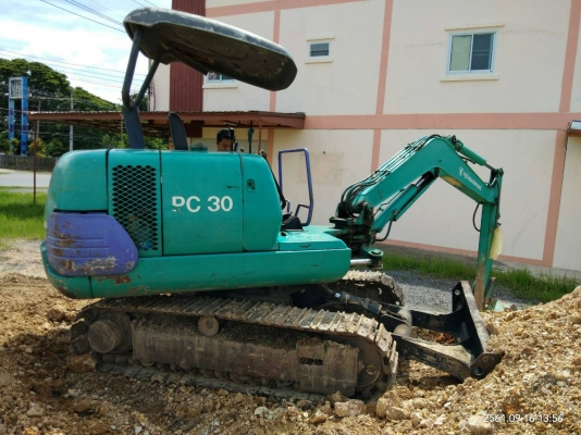 ขายรถแบคโฮ KOMATSU PC30-7 เอกสารอินวอย ราคา 300000