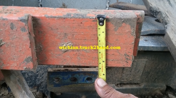 ฝากขายแหนบหลังร็อกเล็กเก่านอกยกคู่ตามรูป ขนาดความยาวและระยะรูสะดือแหนบตามรูป 2ตับ9,000บาท.