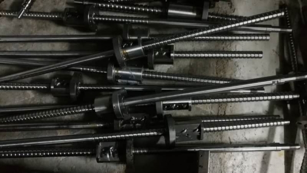 อันละ680 บ.โทร 083-2000058 LINE ID: line832923 บอลสกรูยี่ห้อ NSK ขนาดเพลาโต 25 mm. ยาวทั้งหมด 103 cm