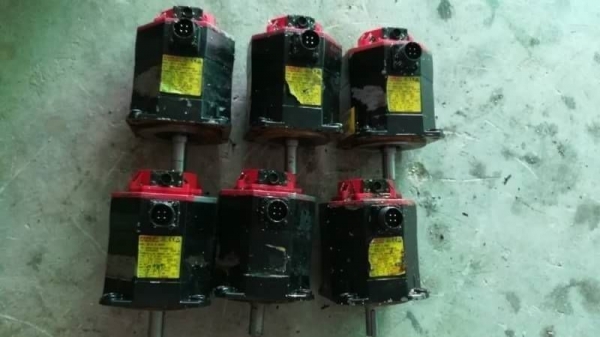 ลูกละ 1900 บ.ส่งถึงบ้านฟรี โทร 083-2000058 LINE ID: line832923 มอเตอร์เซอร์โวยี่ห้อ FANUC ขนาด2.5KW(