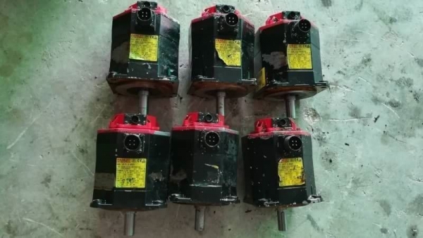 ลูกละ 1900 บ.ส่งถึงบ้านฟรี โทร 083-2000058 LINE ID: line832923 มอเตอร์เซอร์โวยี่ห้อ FANUC ขนาด2.5KW( ลูกละ 1900 บ.ส่งถึงบ้านฟรี โทร 083-2000058 LINE ID: line832923 มอเตอร์เซอร์โวยี่ห้อ FANUC ขนาด2.5KW(