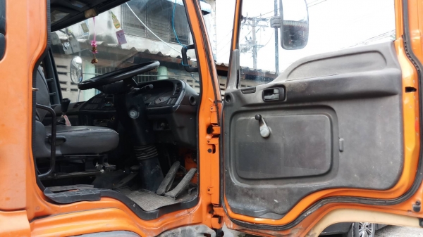 0949708999 ขาย หกล้อใหญ่ 195แรงม้า สภาพดี 553,000