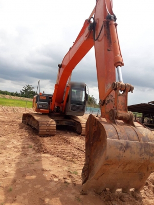 ขาย 1,190,000 HITACHI zx 200-1 เล่มทะเบียน ปี 2012 ไฟฟ้าครบ เครื่องดี ปั้มแรง เอวแน่น ช่วงล่างเต็ม รถสวยพร้อมใช้เอกสานพร้อมโอน รถอยู่ ขอนแก่น 090-772-3710 090-772-3708
