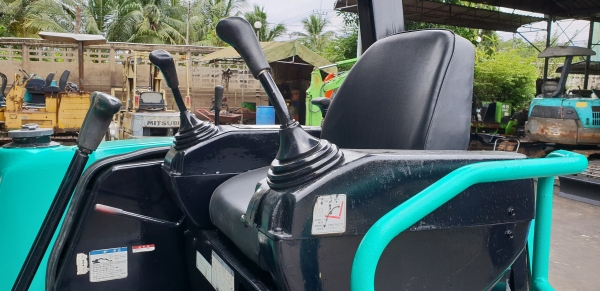 ขายรถขุด KOBELCO รุ่น SK35SR มือสองญี่ปุ่น แทรกเหล็ก สลัก บูทเอวแน่น 100\% ปั้มนิ้ว คอนโทรลสั้น ทำงานไว สวยพร้อมใช้งาน มือถือ 0818753444