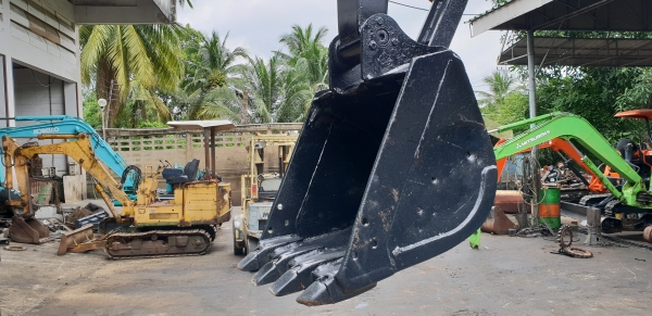 ขายรถขุด KOBELCO รุ่น SK35SR มือสองญี่ปุ่น แทรกเหล็ก สลัก บูทเอวแน่น 100\% ปั้มนิ้ว คอนโทรลสั้น ทำงานไว สวยพร้อมใช้งาน มือถือ 0818753444