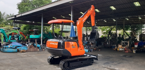 ขายรถขุด HITACHI รุ่น EX30 มือสองญี่ปุ่น แทรกเหล็ก สลัก บูทเอวแน่น 100\% ปั้มนิ้ว คอนโทรลสั้น ทำงานไว คันนี้ มีไลน์สำหรับ ใส้หัวกระแทกได้ สวยพร้อมใช้งาน มือถือ 0818753444
