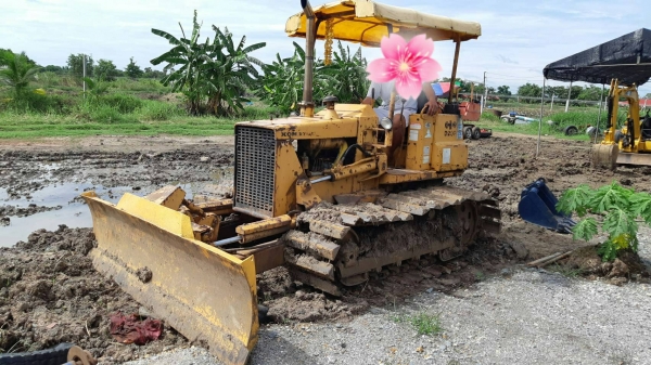 ขายรถแทรคเตอร์ KOMATSU D20P-5 สไลด์ใบมีดได้ 8 ทิศทาง ราคา 155000
