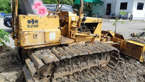 ขายรถแทรคเตอร์ KOMATSU D20P-5 สไลด์ใบมีดได้ 8 ทิศทาง ราคา 155000