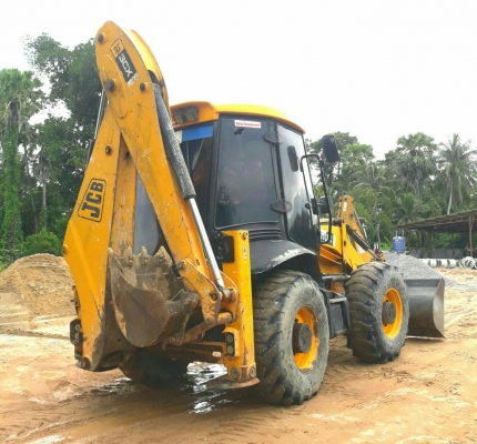 ขายรถตักล้อยาง JCB ราคา 630000