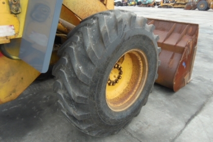ขายรถตักล้อยาง KOMATSU WA100-1 (สภาพดี)