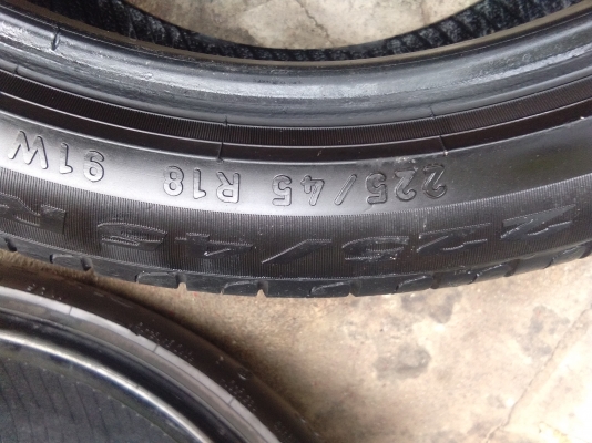 ขายยาง Pirelli 225/45R18 ปี 15