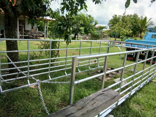ขายคอกเหล็กถอดจาก 110 NKR ยาว 4.3 เมตร