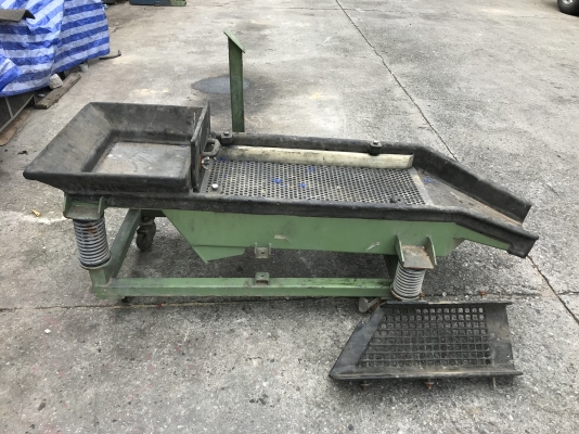 ขายแท่นเครื่องเขย่า สภาพสวยใหม่มาก อุปกรณ์ครบ (ไม่มีมอเตอร์) พร้อมใช้งาน