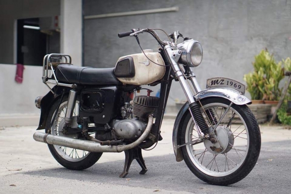 ร้าน วุฒิ นนบุรี ขาย MZ150 ETS ถังเหลี่ยม รถสวยเดิมๆเครื่องดีพร้อมใช้งานได้เลย ร้าน วุฒิ นนบุรี ขาย MZ150 ETS ถังเหลี่ยม รถสวยเดิมๆเครื่องดีพร้อมใช้งานได้เลย