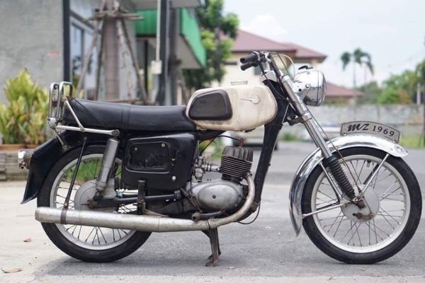 ร้าน วุฒิ นนบุรี ขาย MZ150 ETS ถังเหลี่ยม รถสวยเดิมๆเครื่องดีพร้อมใช้งานได้เลย ร้าน วุฒิ นนบุรี ขาย MZ150 ETS ถังเหลี่ยม รถสวยเดิมๆเครื่องดีพร้อมใช้งานได้เลย