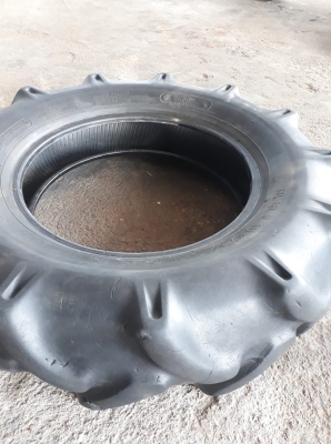 ยางล้อหน้ามือสอง ขอบ 8-16 ยี่ห้อ Bridgestone ขอบแน่นไม่ชำหลุด  ราคาคู่ละ 2,900 บาท  สนใจสอบถาม 084-9997463