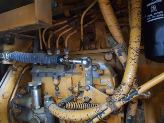 รถตักKOMATSU 510 ขนาดบุ้งกี่1.2Q เครื่องยนต์KOMATSU 4D105 ขนาดล้อกระทะ24นิ้ว เก่าญี่ปุ่น บุ้งกี่ยังมีเลขซีรี่นัมเบอร์ ระบบขับเคลื่อน4ล้อ ฟูลไทม์ แรงจริงประหยัดสุดในรุ่นเอวอ่อน เบรคได้ดังใจ  เอวอ่อนประหยัดสุดๆ เก่านอกพร้อมใช้งาน ตักหิน ดิน ทราย ข้าวเป