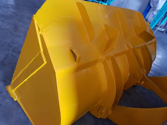 รถตักKOMATSU 510 ขนาดบุ้งกี่1.2Q เครื่องยนต์KOMATSU 4D105 ขนาดล้อกระทะ24นิ้ว เก่าญี่ปุ่น บุ้งกี่ยังมีเลขซีรี่นัมเบอร์ ระบบขับเคลื่อน4ล้อ ฟูลไทม์ แรงจริงประหยัดสุดในรุ่นเอวอ่อน เบรคได้ดังใจ  เอวอ่อนประหยัดสุดๆ เก่านอกพร้อมใช้งาน ตักหิน ดิน ทราย ข้าวเป