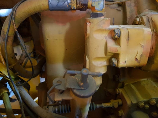 รถตักKOMATSU 510 ขนาดบุ้งกี่1.2Q เครื่องยนต์KOMATSU 4D105 ขนาดล้อกระทะ24นิ้ว เก่าญี่ปุ่น บุ้งกี่ยังมีเลขซีรี่นัมเบอร์ ระบบขับเคลื่อน4ล้อ ฟูลไทม์ แรงจริงประหยัดสุดในรุ่นเอวอ่อน เบรคได้ดังใจ  เอวอ่อนประหยัดสุดๆ เก่านอกพร้อมใช้งาน ตักหิน ดิน ทราย ข้าวเป