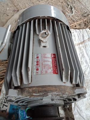 ขายมอเตอร์มิตซูบิชิ 5 แรงม้า 220 V.ใช้ไฟบ้าน พร้อมใช้งาน