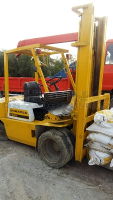 ขายด่วน รถตัก Komatsu510 เครื่องเดิม ปั้มแรง  และ รถโฟล์คลิฟ 2/5 ตัน 6 ล้อ ยกของสบาย รถพร้อมใช้งานทั้ง 2 คัน ขายรวม 550000 บาท ต่อรองได้ครับ หรือ แยกคันก็ได้