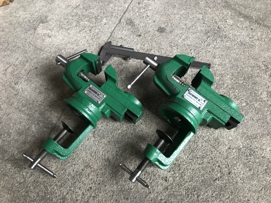 ขายปากกาตั้งโต๊ะแบบหมุนได้ Wynn's USA ขนาด 2นิ้ว ของใหม่ไม่เคยใช้งาน มี 2ตัวครับ ราคาตัวละ 1,000 บาทพร้อมส่ง