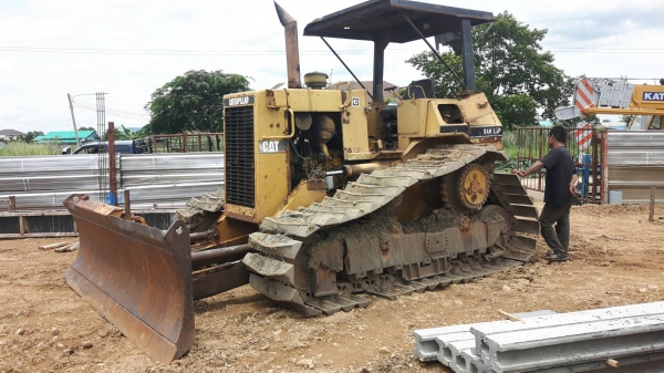 ขายแทรคเตอร์CAT. D4H เอกสารเล่มทะเบียนราคา 850,000 ขายแทรคเตอร์CAT. D4H เอกสารเล่มทะเบียนราคา 850,000