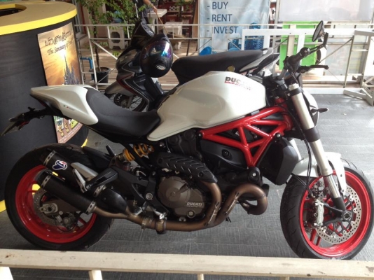 Ducati Monster 821 Performance II Pearl White ราคา 369,000 บาท -เลขไมค์ 2x,xxx โล -ชุดแต่งแท้ออกศูนย์ -ทะเบียนโอน พรบเต็มๆ สนใจโทรเบอร์ 093-9578297 โน๊ต รถจอดอยู่พัทยาใต้ (ขายเพราะร่างกายขับไม่ไหว มีรถหลายคัน)