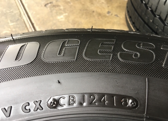 ยางใหม่ป้ายแดง 215-70-16 Bridgestone ปี 18 ตุ่มอลัง เส้นสีชัด ยางใหม่ป้ายแดง 215-70-16 Bridgestone ปี 18 ตุ่มอลัง เส้นสีชัด