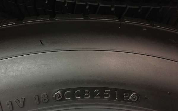 ยางป้ายแดง Bridgestone 215-70-15 ปี 18 ตุ่มอลัง เส้นสีชัด ยางป้ายแดง Bridgestone 215-70-15 ปี 18 ตุ่มอลัง เส้นสีชัด