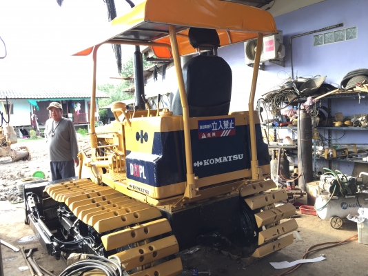 ขายรถแทร็กเตอร์D2-5P สภาพสวยพร้อมใช้งาน เครื่องดีช่วงล่างดี ใบแทร็กสวย ราคาต่อรองคุยกันได้ โทร0616613023แพรว