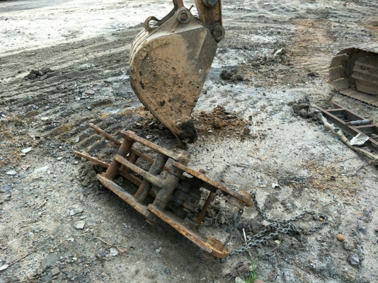 มี VDO ให้ชม. KOMATSU PC60-5 มีระบบหัวกระแทก ราคา 350000