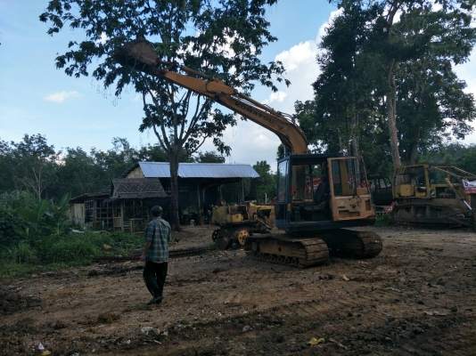 มี VDO ให้ชม. KOMATSU PC60-5 มีระบบหัวกระแทก ราคา 350000 มี VDO ให้ชม. KOMATSU PC60-5 มีระบบหัวกระแทก ราคา 350000