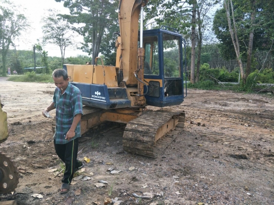 มี VDO ให้ชม. KOMATSU PC60-5 มีระบบหัวกระแทก ราคา 350000